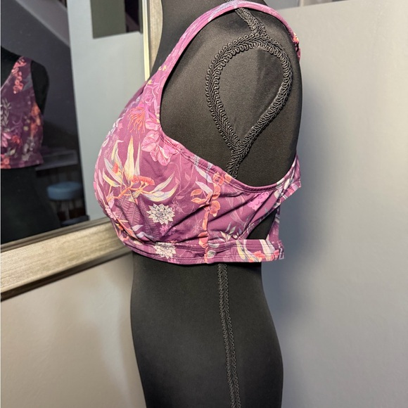 Title Nine Phenom underwire swim
Botanique print Rich Fig 38C - Picture 4 of 7